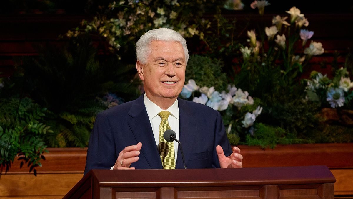 President Dieter F. Uchtdorf speaking at the general conference pulpit